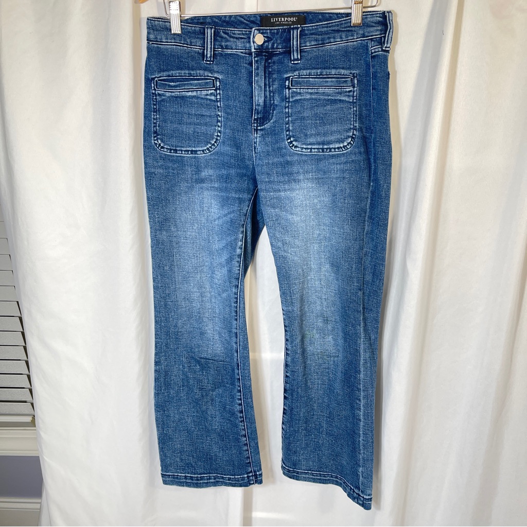Liverpool Los Angeles- Hannah Crop Flare Jeans. Size 8/29
